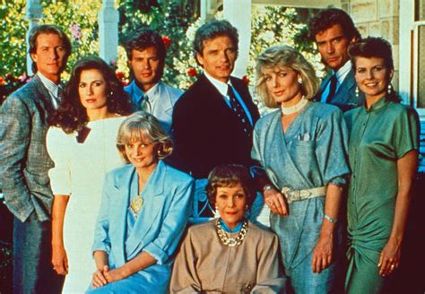 Falcon Crest! Güçlü aile kavgaları ve Kaliforniya şaraplarıyla dolu bir miras savaşı hikayesi!